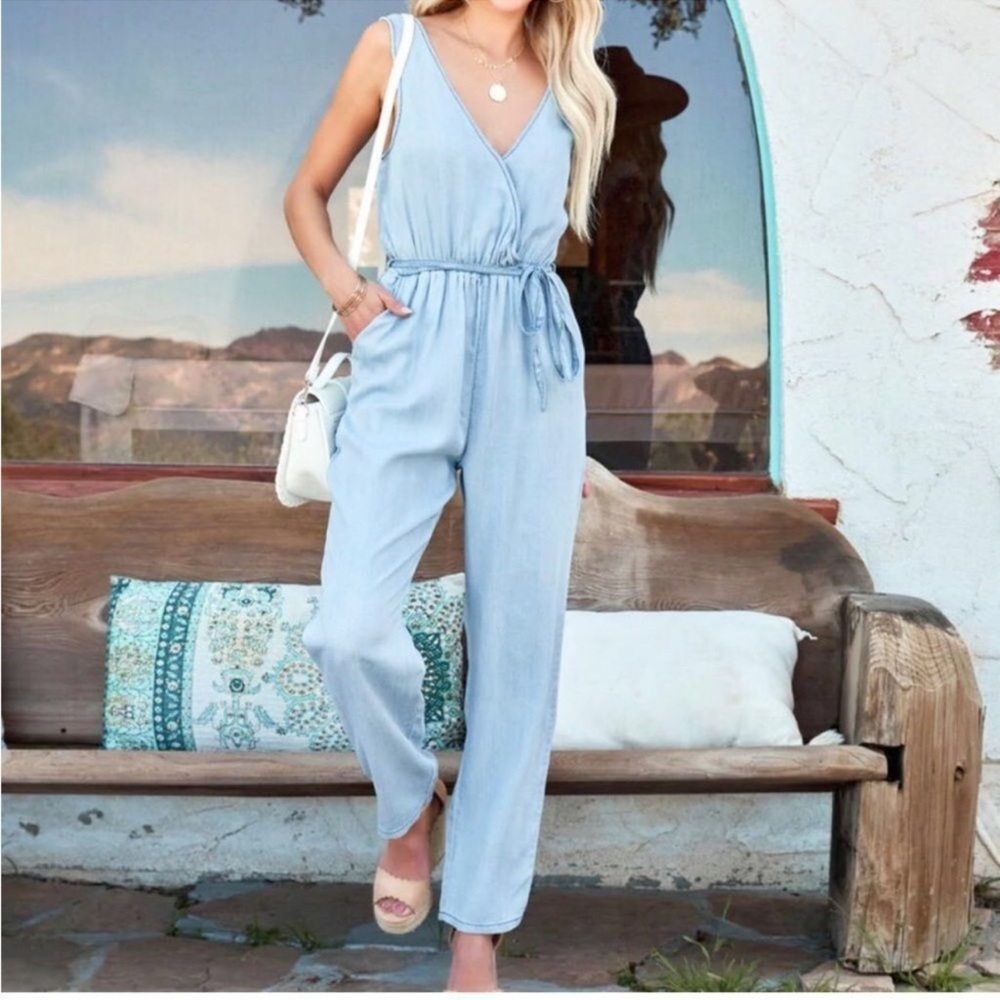 Light Blue Sleeveless Pocketed Sleeveless Jumpsuit Romper